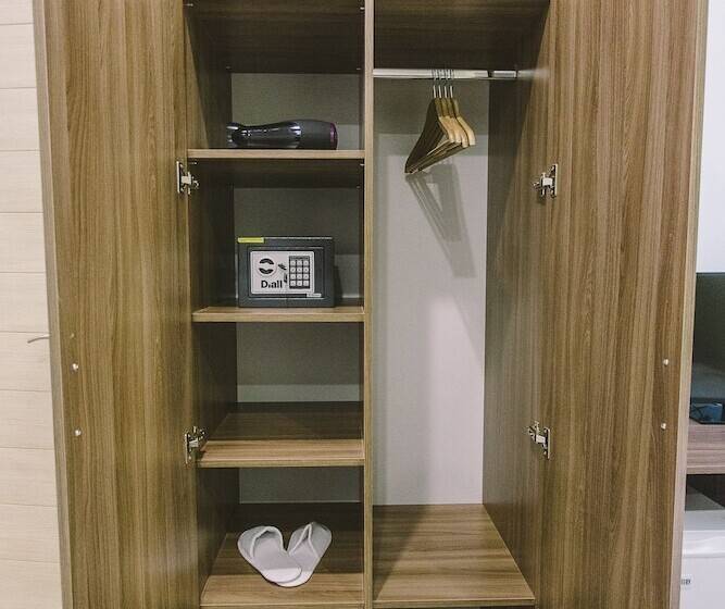 Отель White House