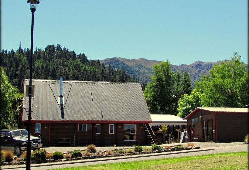 Общежитие Hanmer Backpackers