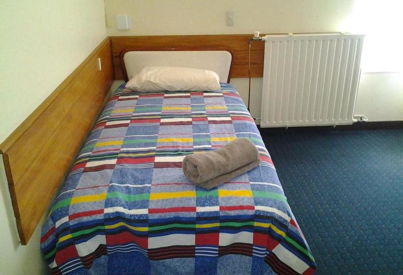הוסטל Hikurangi Stay Place