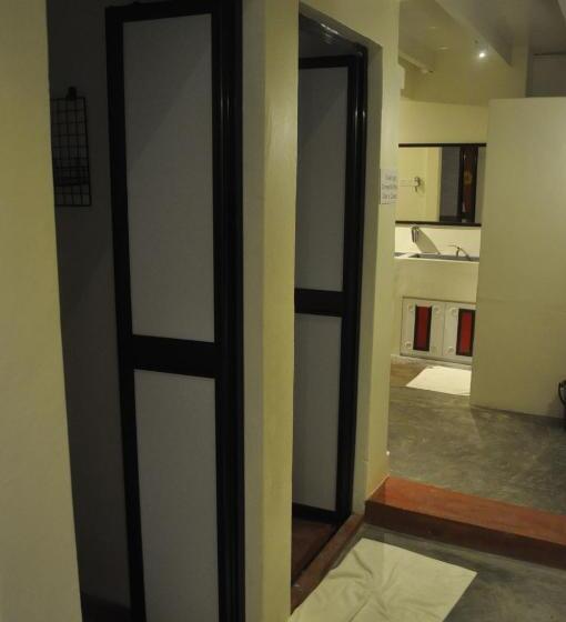 Red Inn Court   Hostel