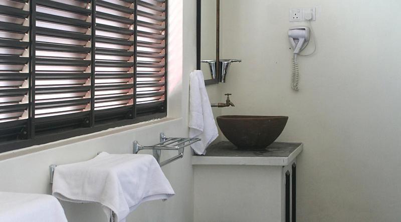 Red Inn Court   Hostel