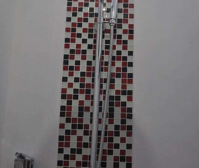 Red Inn Court   Hostel