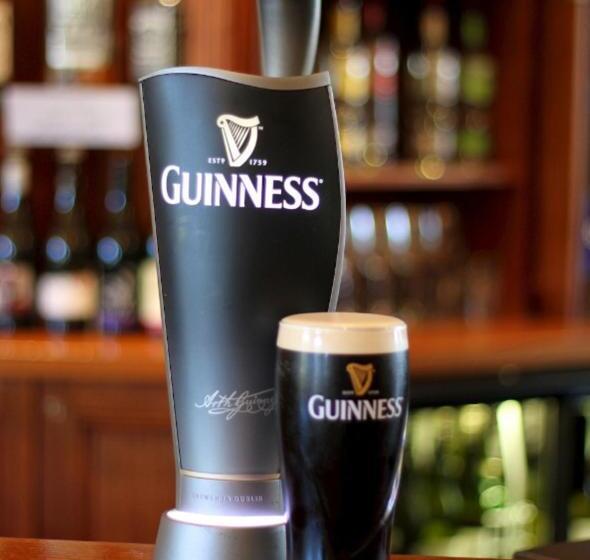 فندق صغير The Prince Albert Backpackers & Bar