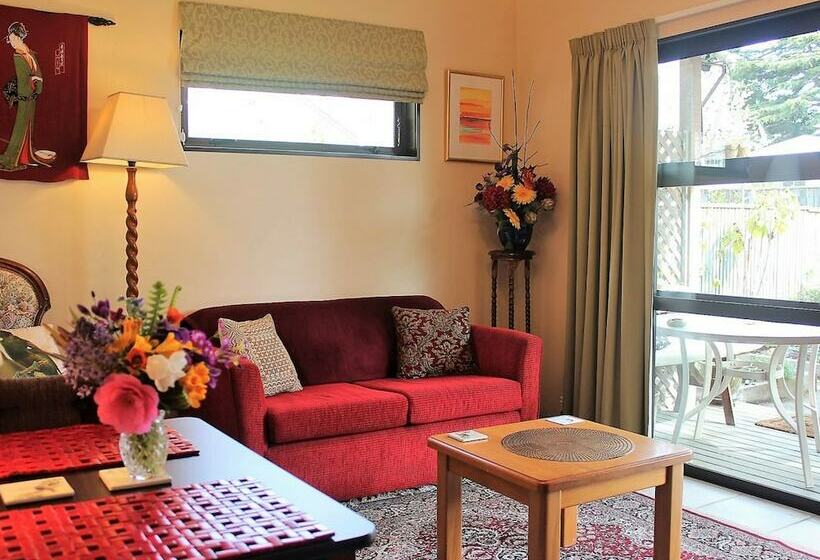 Annick House Bed And Breakfast