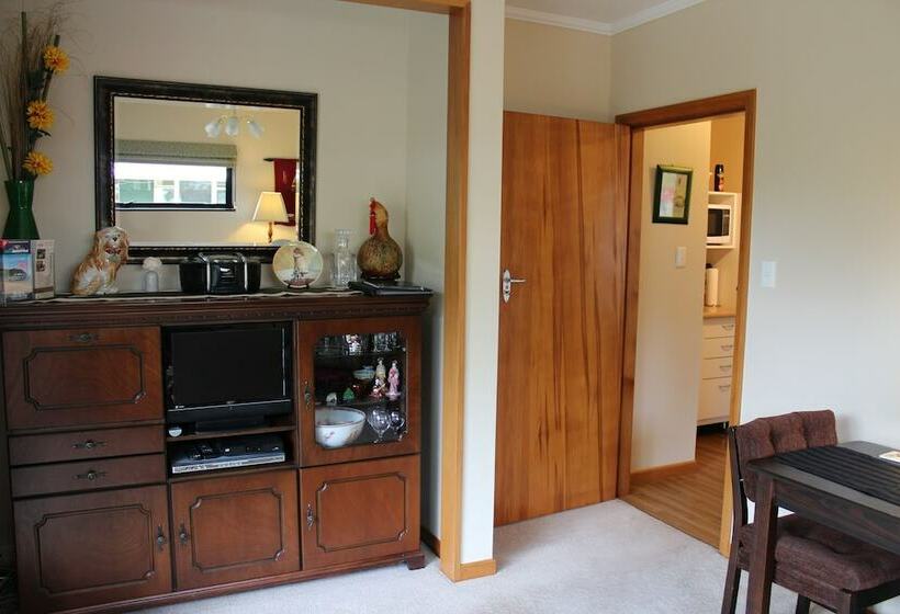 Annick House Bed And Breakfast