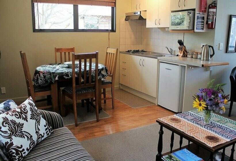 Annick House Bed And Breakfast