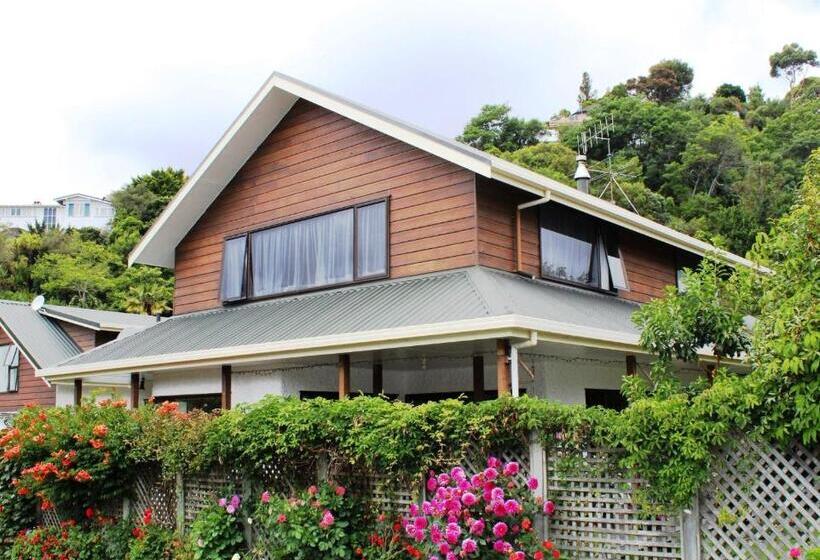 Annick House Bed And Breakfast