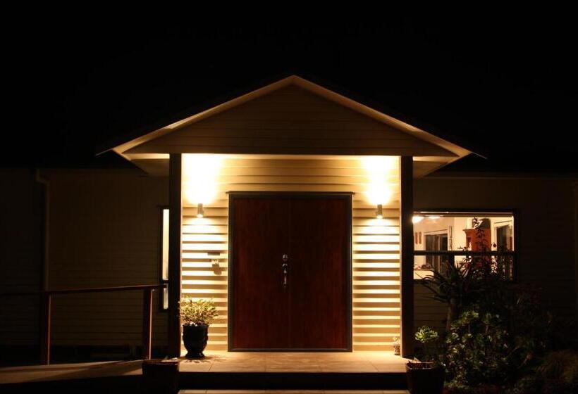 تختخواب و صبحانه Richmond Farm Lodge