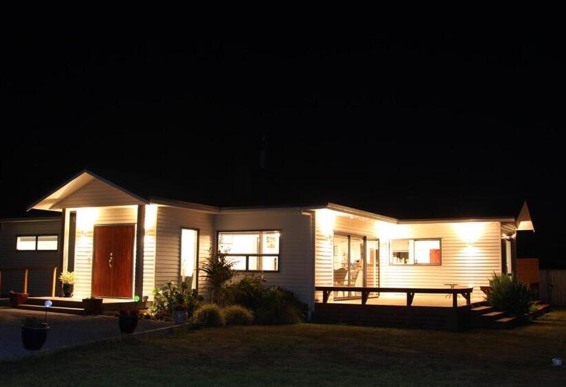 تختخواب و صبحانه Richmond Farm Lodge