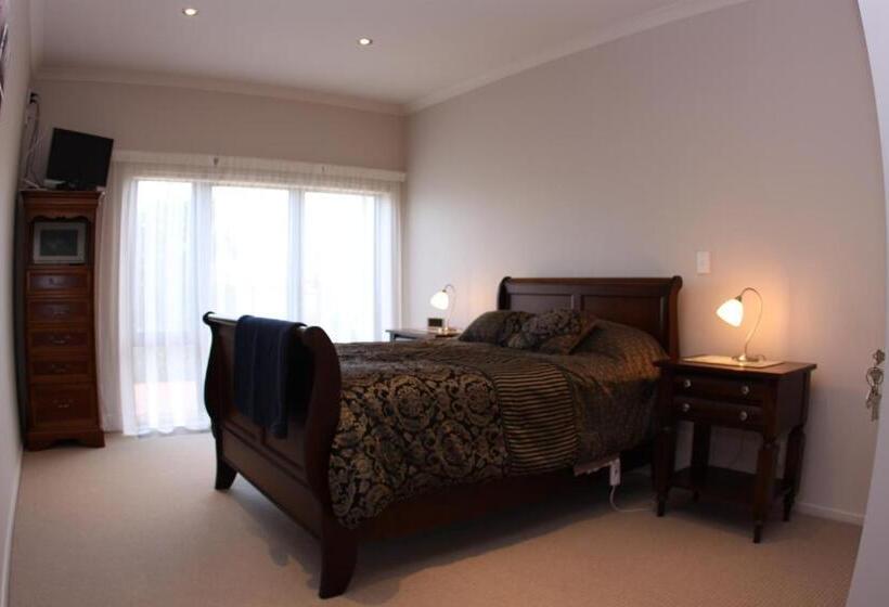 تختخواب و صبحانه Richmond Farm Lodge