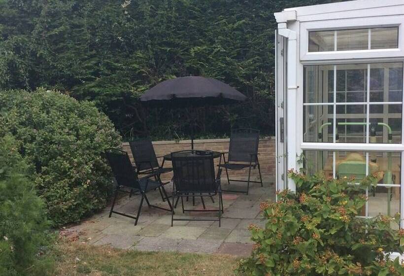 مبيت وإفطار The Lodge Guest House