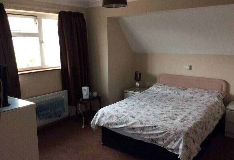 مبيت وإفطار The Lodge Guest House