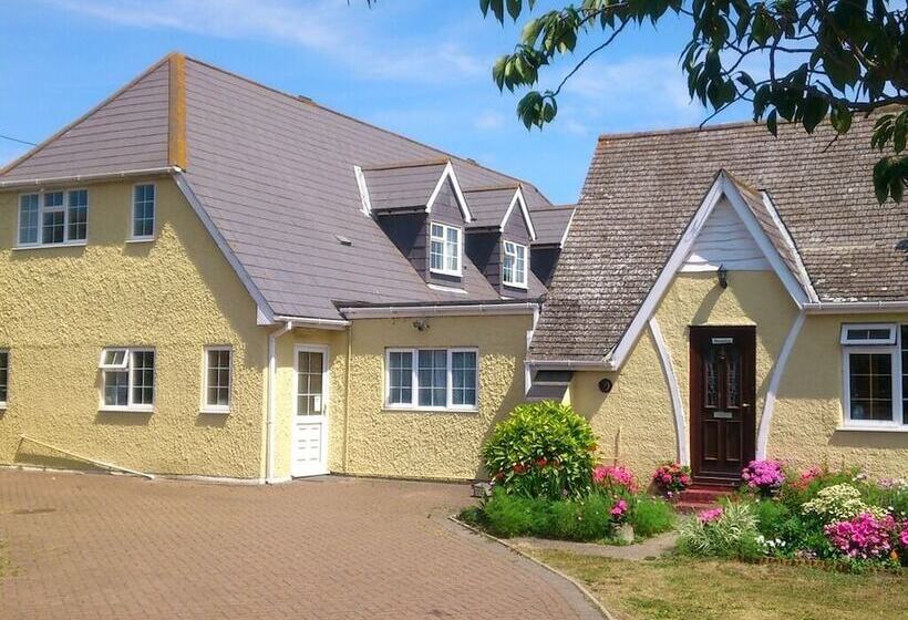 مبيت وإفطار The Lodge Guest House