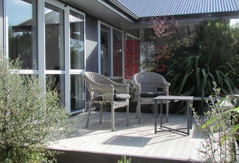 צימר Tongariro Suites