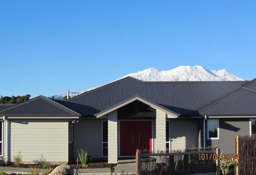 צימר Tongariro Suites