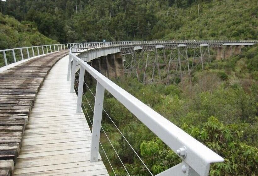 צימר Tongariro Suites