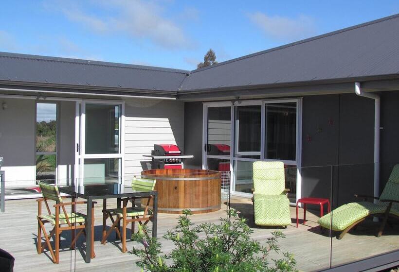 צימר Tongariro Suites