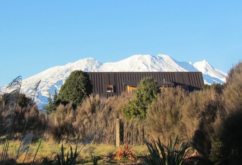 צימר Tongariro Suites