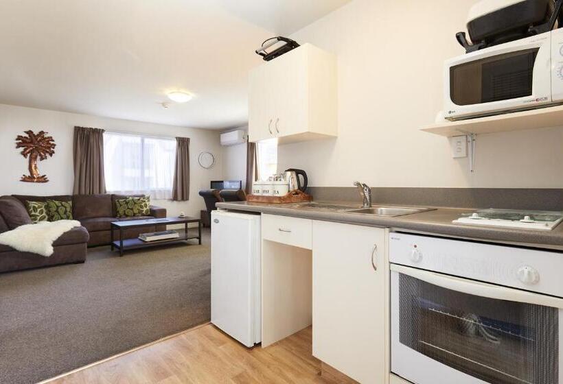 Blenheim Palms Motel