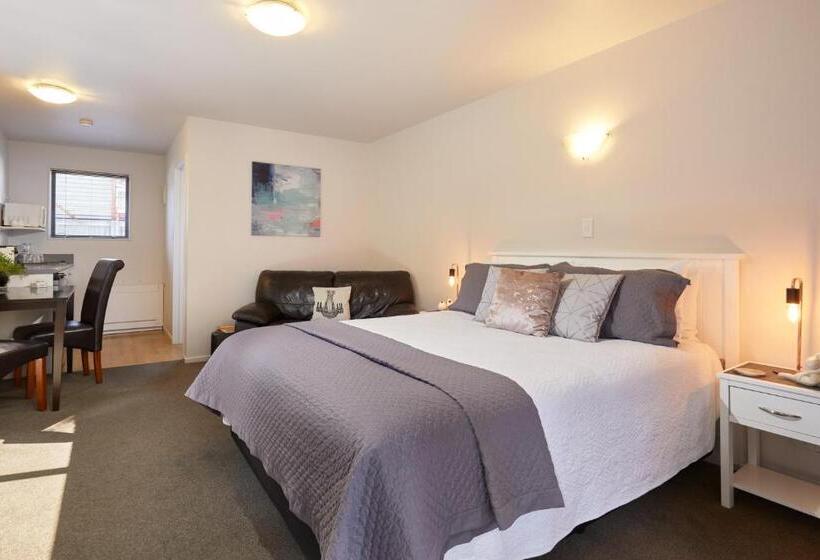 Blenheim Palms Motel