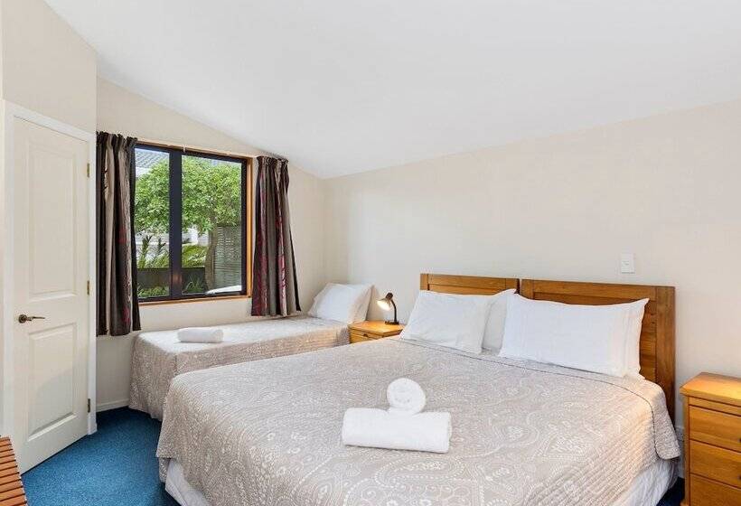 Boatshed Motel Apartments