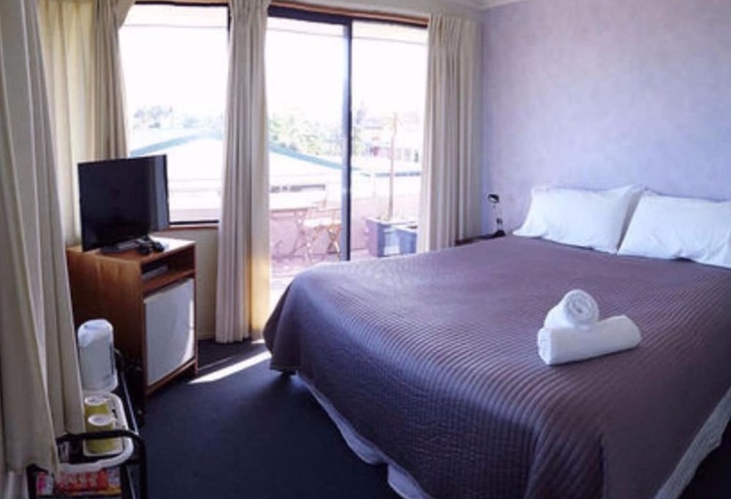 Boatshed Motel Apartments