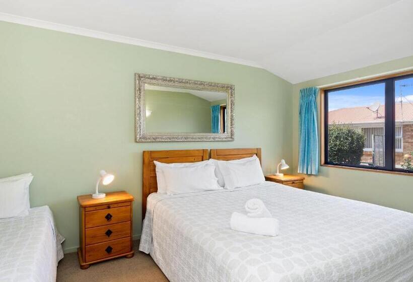 Boatshed Motel Apartments