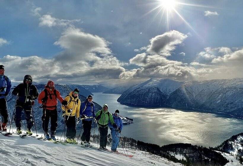 Fjærland Fjordstove Hotell   Huseby Hotelldrift As