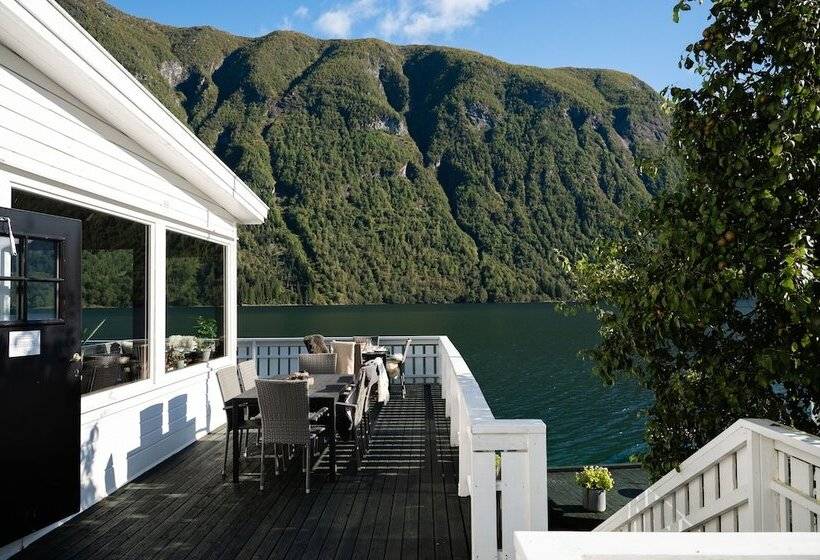 Fjærland Fjordstove Hotell   Huseby Hotelldrift As