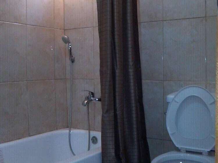 هتل Adinkra Plaza