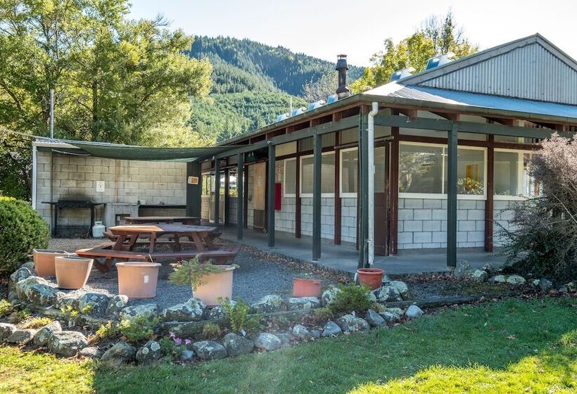 호텔 Alpine Adventure Holiday Park