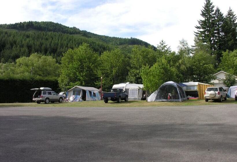 호텔 Alpine Adventure Holiday Park