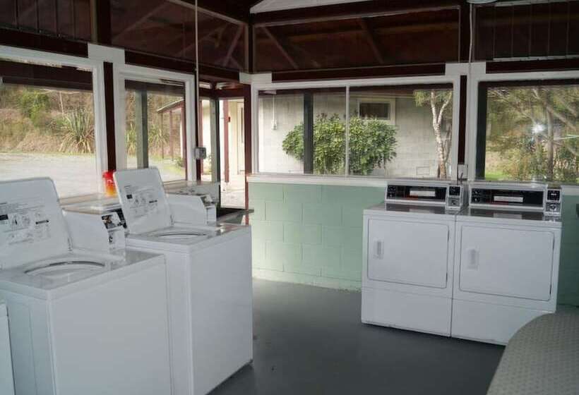 호텔 Alpine Adventure Holiday Park