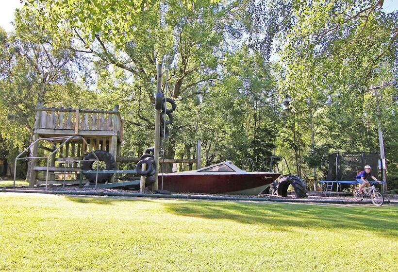 호텔 Alpine Adventure Holiday Park