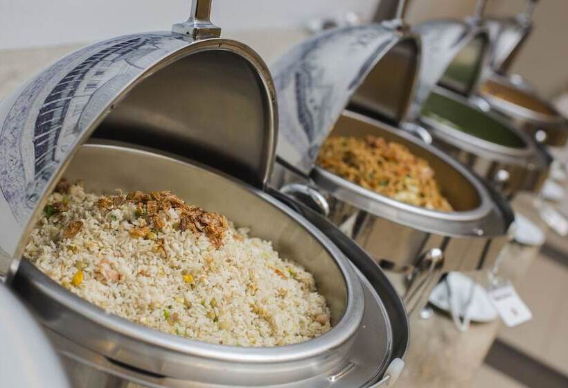 בית מלון כפרי Amaris Hertasning   Makassar