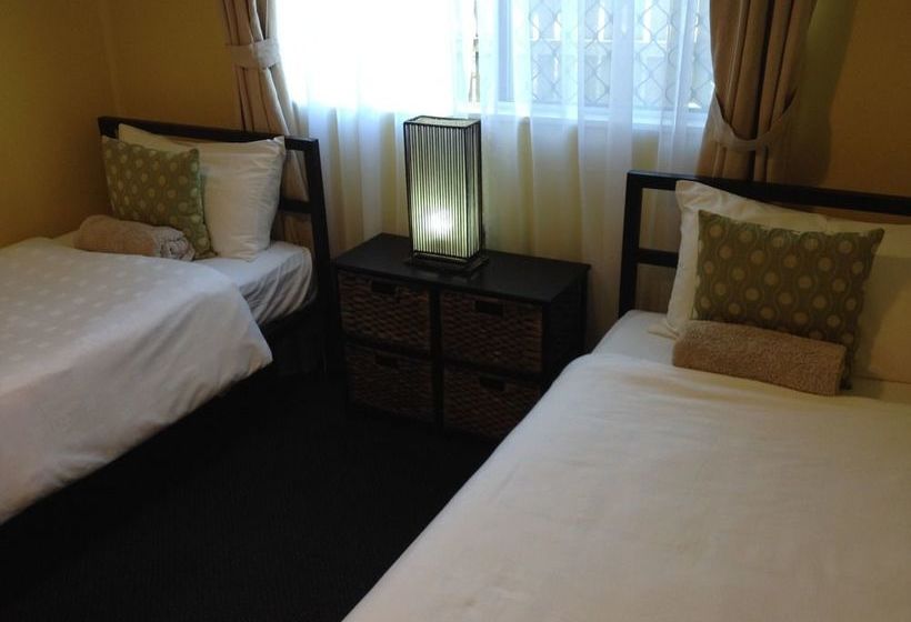 هتل Coconut Palms On The Bay