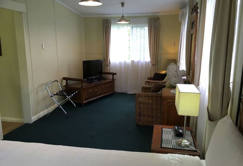 هتل Coconut Palms On The Bay