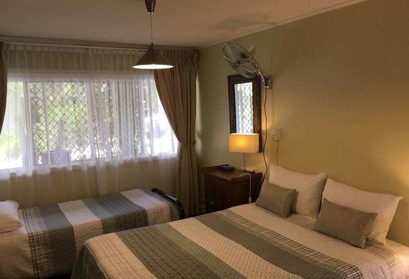 هتل Coconut Palms On The Bay