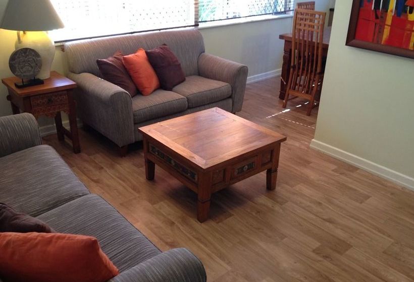 هتل Coconut Palms On The Bay