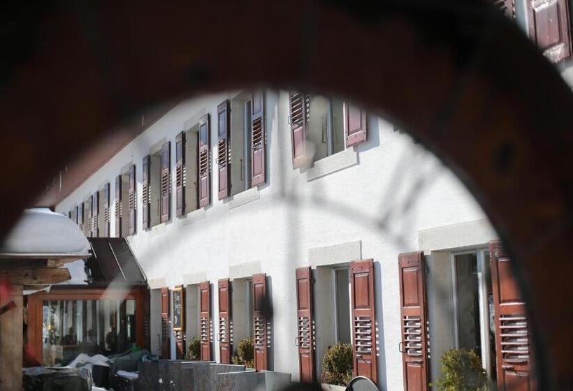 Отель De La Truite & Spa Le Petit Nautilus