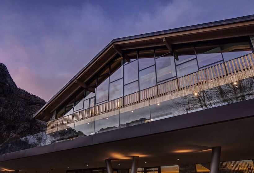 Grand Hotel Courmayeur Mont Blanc, By R Collection Hotels