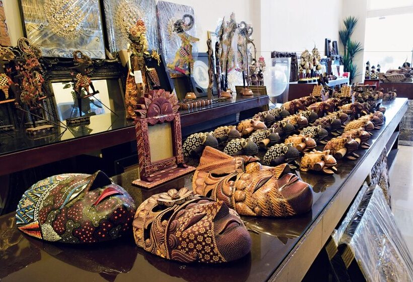 Отель Ibis Budget Semarang Tendean