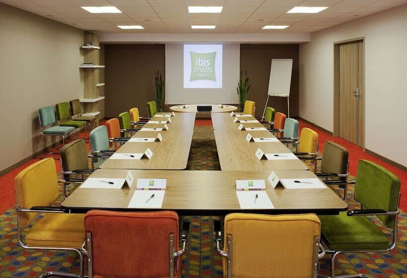 Отель Ibis Styles Chaumont Centre Gare