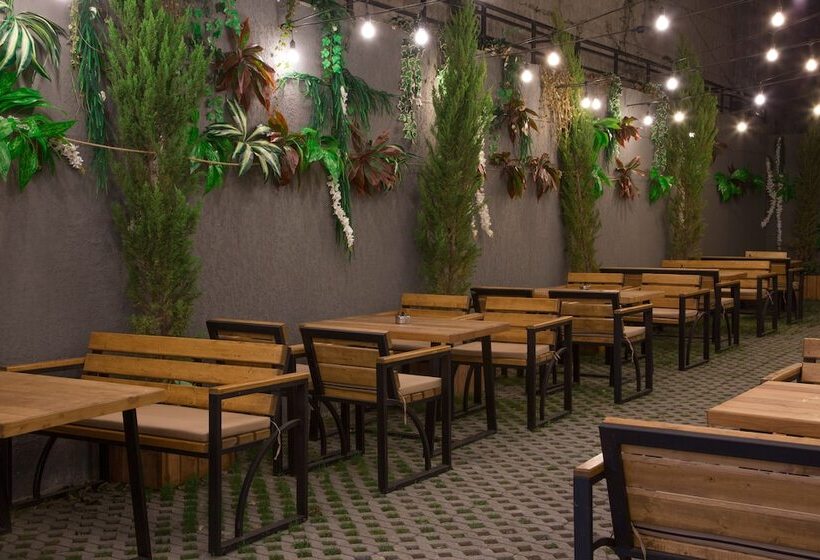 Отель Iveria Inn