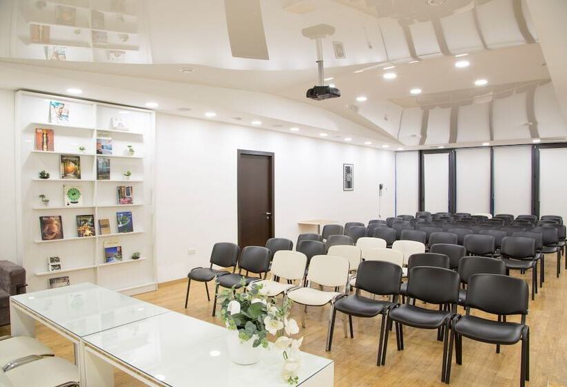 Отель Iveria Inn