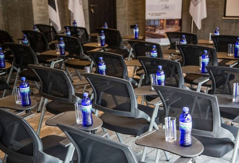 Отель Iveria Inn