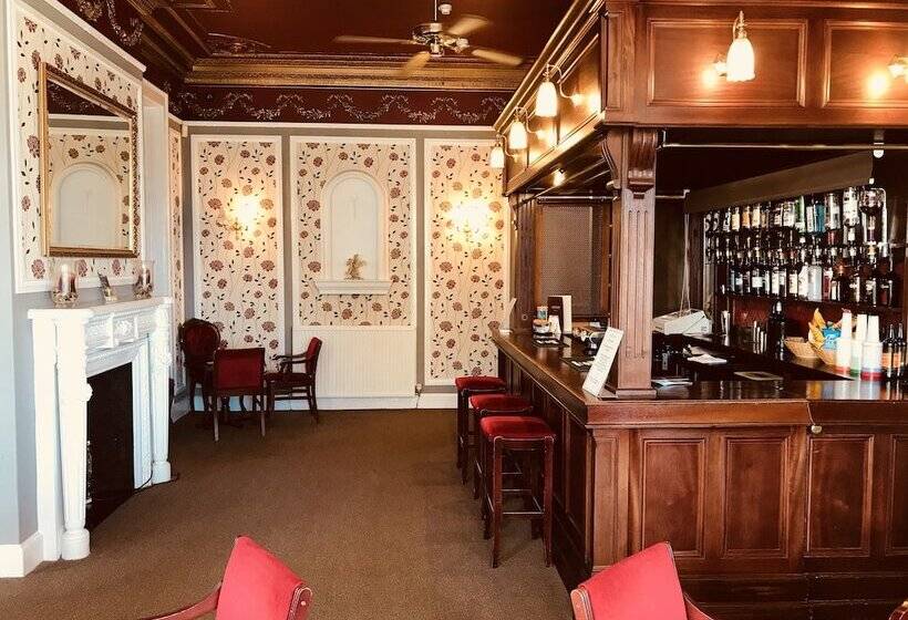 호텔 Luccombe Manor Country House