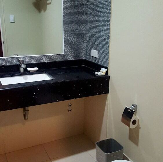 هتل Manhattan Suites Inn