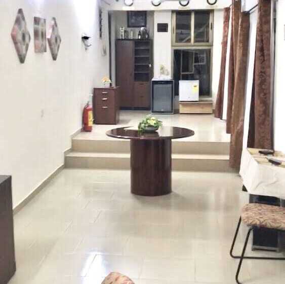 Marrets International Hotel   Express