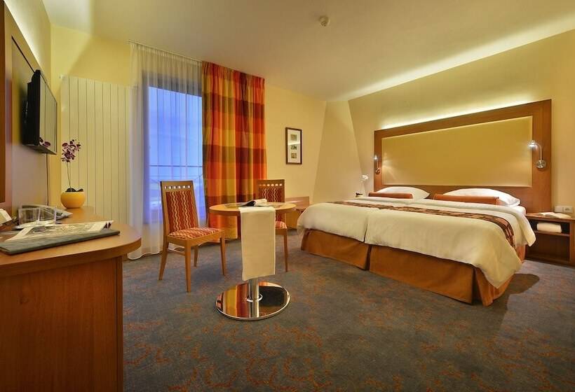 酒店 Maximilian Lifestyle Resort